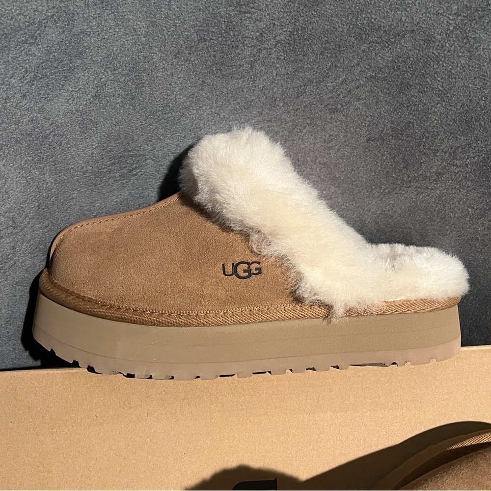 UGG Women’s Slippers Disquette Chestnut Size 7 US - Picture 7 of 14
